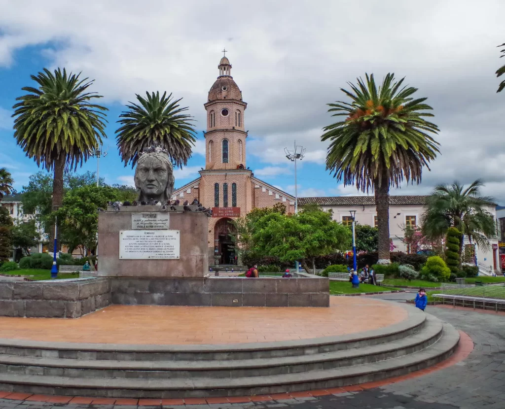 El Parque Sim N Bol Var De Otavalo Donde La Historia Es Evidente